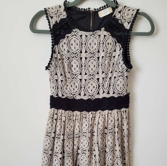 Dresses - Picture 1 of 2